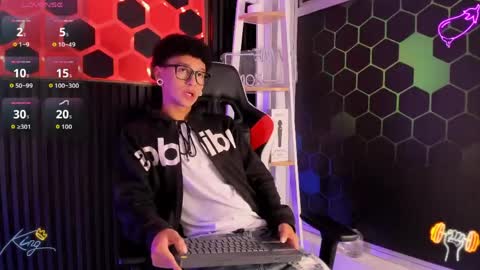 Snapshot of david_banks_ chatting on April 2026 01:01:02 PM David online show from April 2026 01:01:02 PM