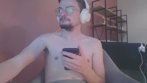 Snapshot of davidfoxfr chatting on November 2025 12:39:02 PM davidfoxfr online show from November 2025 12:39:02 PM