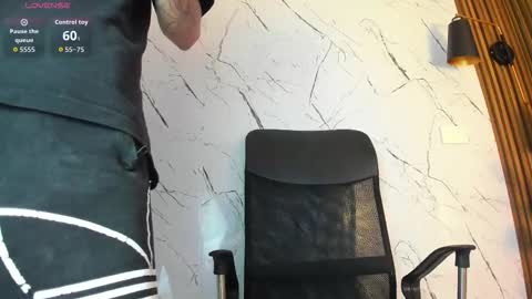 daviid_huge online show from November 2025 01:27:02 AM