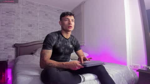 davis online show from November 2025 02:33:01 AM