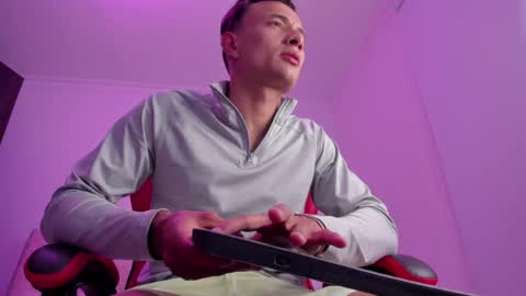 davis online show from April 2026 03:12:01 AM