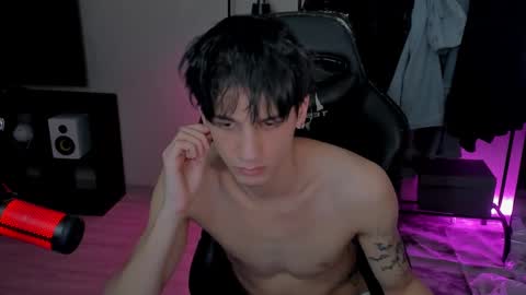 Snapshot of davisross chatting on February 2025 10:01:01 PM davis online show from February 2025 10:01:01 PM