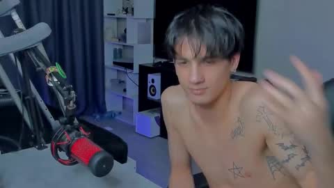 Snapshot of davisross chatting on September 2025 12:32:02 AM davis online show from September 2025 12:32:02 AM