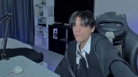 Snapshot of davisross chatting on October 2025 12:30:02 AM davis online show from October 2025 12:30:02 AM