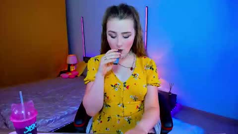 Snapshot of dazzlemoves chatting on June 2026 02:33:02 AM Zlata Golden online show from June 2026 02:33:02 AM