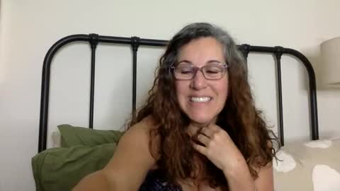 Snapshot of ddmolly chatting on October 2025 07:58:02 PM DDMolly online show from October 2025 07:58:02 PM