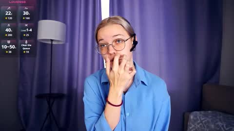 Charlie 18yo online show from September 2025 06:17:02 AM