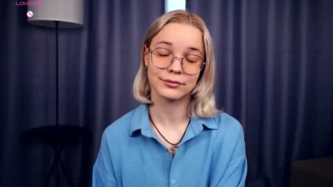 Charlie 18yo online show from October 2025 06:33:01 AM