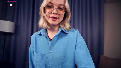 Charlie 18yo online show from October 2025 06:11:01 AM