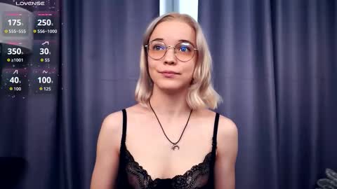 Charlie 18yo online show from October 2025 05:30:01 AM
