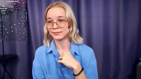 Charlie 18yo online show from October 2025 06:25:02 AM