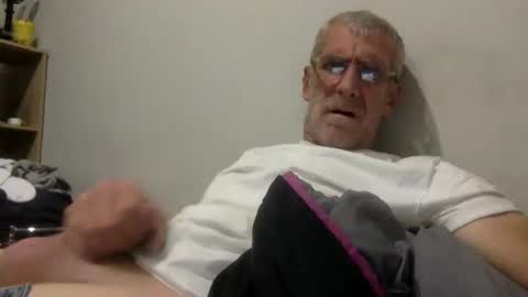 deanofflove221000 online show from April 2026 06:23:02 PM