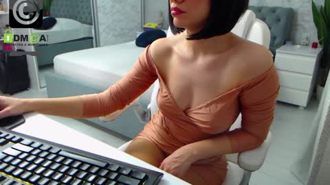 Snapshot of dear_ellisse chatting on December 2024 10:44:02 AM Elly online show from December 2024 10:44:02 AM