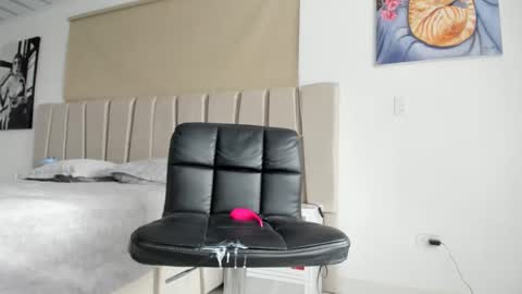 Snapshot of dear_lola chatting on February 2025 07:21:01 PM dear_lola online show from February 2025 07:21:01 PM