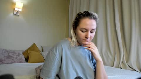 Debbie Mon Tue Fri Sun Sat GMT 3 1000am - 0400pm  online show from December 2024 05:54:02 PM