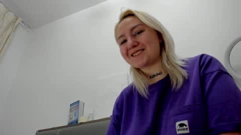 Debbie Mon Tue Fri Sun Sat GMT 3 1000am - 0400pm  online show from February 2025 08:55:02 PM