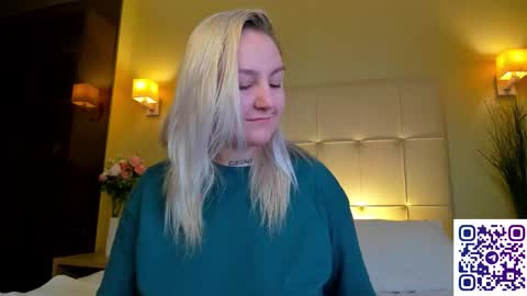 Debbie Mon Tue Fri Sun Sat GMT 3 1000am - 0400pm  online show from October 2025 05:11:01 PM