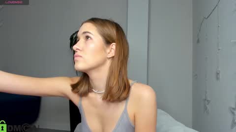 Jennifer online show from December 2025 05:04:02 AM