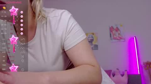 Snapshot of debora_webstar chatting on November 2025 07:03:02 PM Cherry Pie online show from November 2025 07:03:02 PM