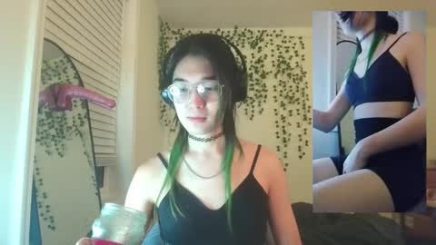 Snapshot of deciduousdoll chatting on September 2025 06:13:01 AM deciduousdoll online show from September 2025 06:13:01 AM