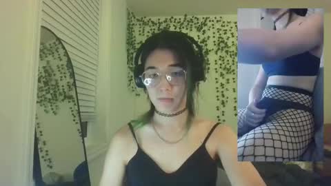 Snapshot of deciduousdoll chatting on September 2025 05:50:01 AM deciduousdoll online show from September 2025 05:50:01 AM
