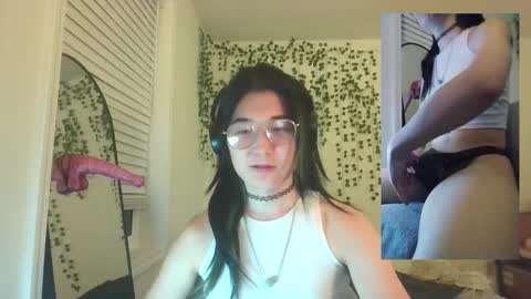 Snapshot of deciduousdoll chatting on October 2025 05:28:02 AM deciduousdoll online show from October 2025 05:28:02 AM