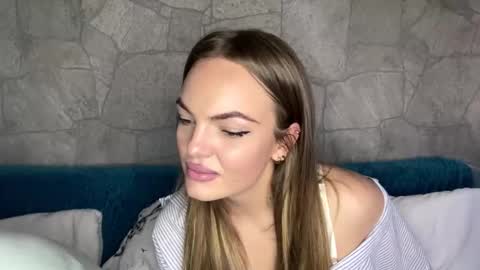 Snapshot of deeplookscouple chatting on October 2025 01:19:01 PM deeplookscouple online show from October 2025 01:19:01 PM