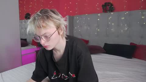 deficitt online show from December 2024 09:00:02 PM