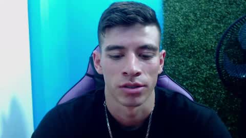 Snapshot of deiby_baby chatting on December 2024 12:33:02 AM DEIBY online show from December 2024 12:33:02 AM