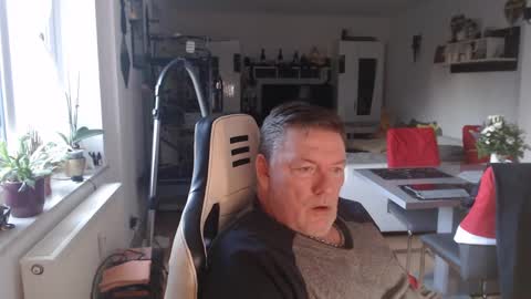 deinprinz2312 online show from December 2024 07:46:01 AM