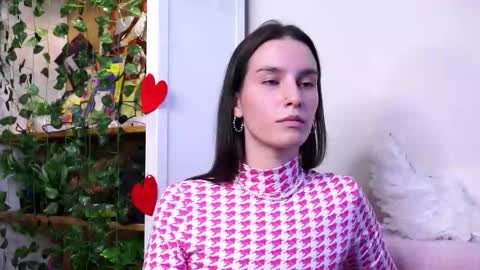 Snapshot of deirdreorem chatting on November 2025 07:27:02 PM Esme 19 years old online show from November 2025 07:27:02 PM