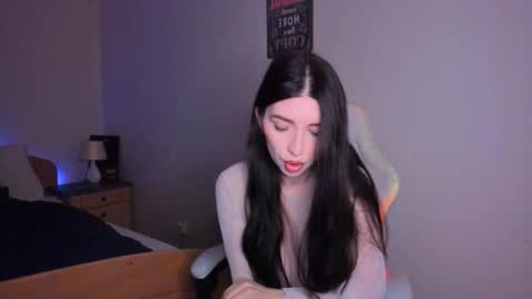 Mila online show from October 2025 04:58:01 AM