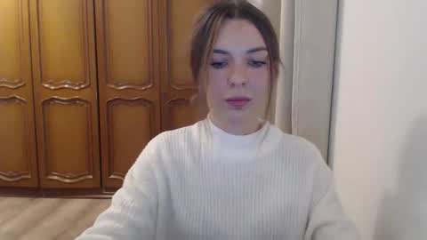 Aurora online show from November 2025 06:45:02 AM