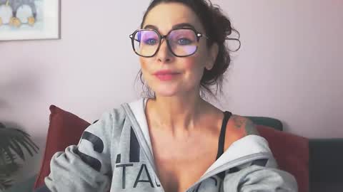 delilah_sweet online show from November 2025 04:40:01 PM