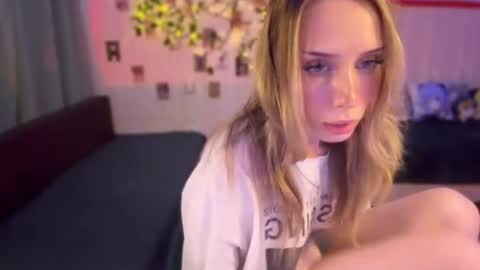 Della online show from July 2026 03:50:01 PM