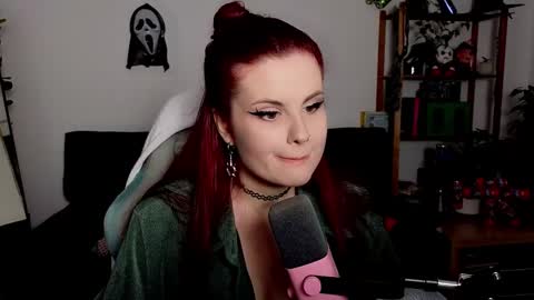 dellacrush_ online show from November 2025 05:57:01 PM