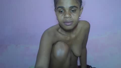 Snapshot of delphineee chatting on May 2026 01:05:02 PM delphine online show from May 2026 01:05:02 PM