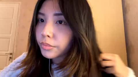 Snapshot of demetriadelapuente chatting on April 2026 08:37:02 AM Hannah online show from April 2026 08:37:02 AM