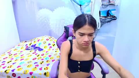 Snapshot of demi_leed chatting on October 2025 12:17:02 PM DEMI online show from October 2025 12:17:02 PM