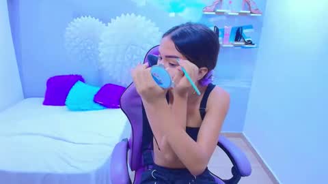 Snapshot of demi_leed chatting on December 2025 12:43:02 PM DEMI online show from December 2025 12:43:02 PM