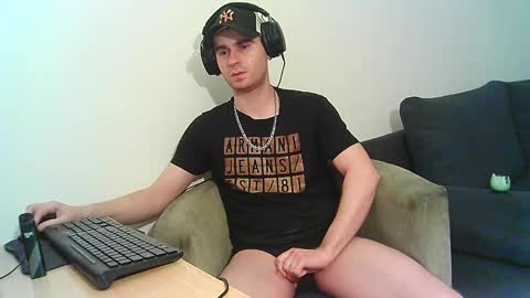 Snapshot of demoverzze chatting on January 2025 05:32:01 AM Dominik online show from January 2025 05:32:01 AM