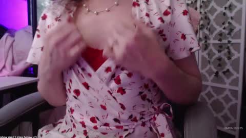 Snapshot of demuredeliah chatting on October 2025 08:28:02 PM Deliah online show from October 2025 08:28:02 PM