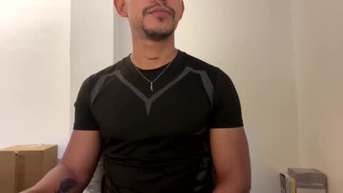Snapshot of dereck_myers chatting on March 2026 08:58:01 PM Dereck Myers online show from March 2026 08:58:01 PM