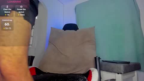 dereckhardd online show from February 2026 10:07:01 PM