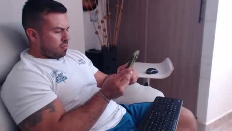 Snapshot of derek_group chatting on July 2026 04:33:01 PM Derek online show from July 2026 04:33:01 PM