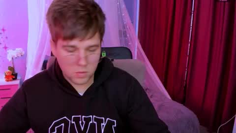 derek_hawk_ online show from March 2026 09:58:02 AM