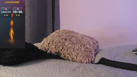 Derek  IG Derekolsen2024 online show from February 2025 01:44:02 AM