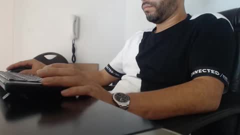 Snapshot of derrik_ chatting on December 2024 06:17:01 PM online show from December 2024 06:17:01 PM