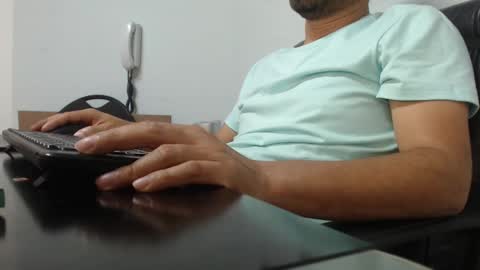 Snapshot of derrik_ chatting on December 2024 11:45:02 AM online show from December 2024 11:45:02 AM