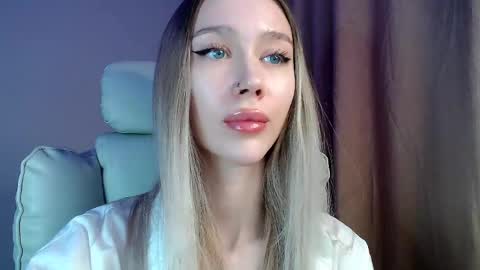 Snapshot of des_ch chatting on April 2026 05:17:01 PM Ari online show from April 2026 05:17:01 PM